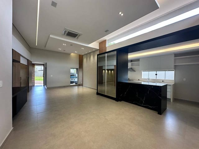 Casa com 620m² 4 quartos e 6 banheiros, à venda, no bairro Vivendas do Arvoredo em Londrina