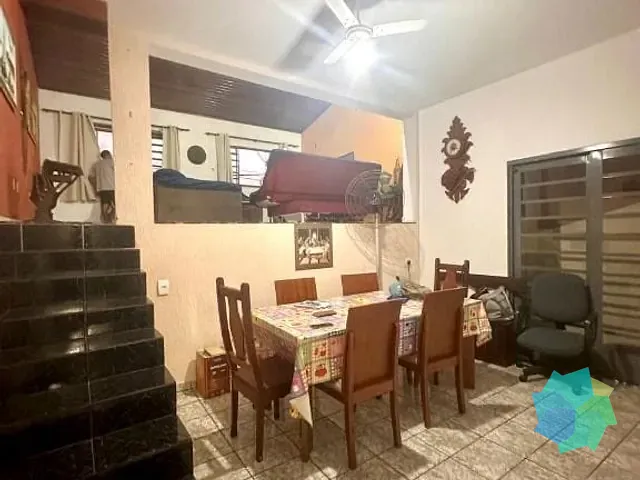 Casa com 180m² 3 quartos e 2 banheiros, à venda, no bairro Loteamento Terras de São Pedro e São Paulo em Salto