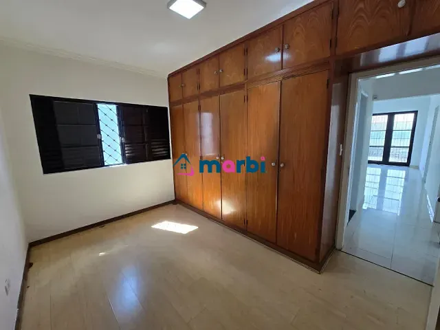 Casa com 301m² 3 quartos e 4 banheiros, para alugar, no bairro Vila Santa Catarina em Americana