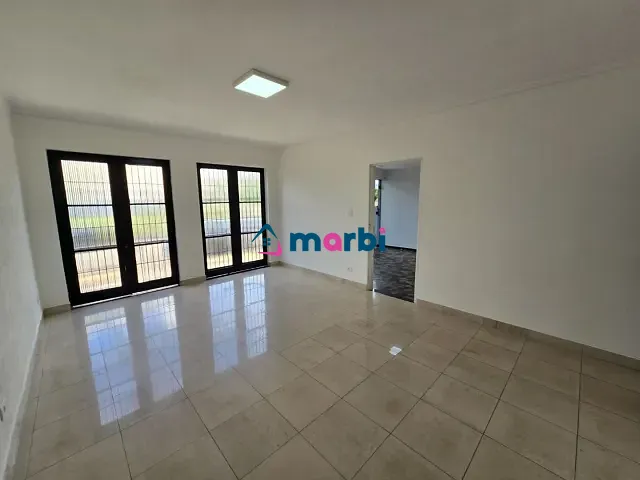 Casa com 301m² 3 quartos e 4 banheiros, para alugar, no bairro Vila Santa Catarina em Americana