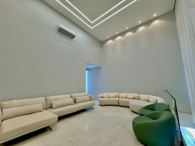 Casa com 450m² 4 quartos e 4 banheiros, à venda, no bairro Condomínio do Lago 1ª Etapa em Goiânia