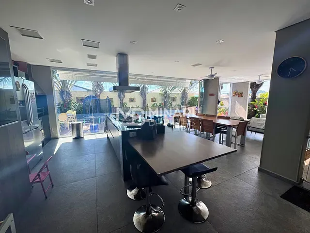 Casa com 560m² 5 quartos e 7 banheiros, à venda, no bairro Alphaville Residencial Um em Barueri