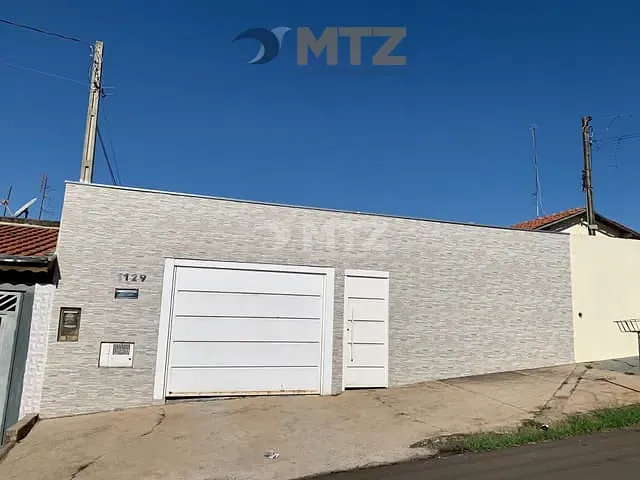Casa com 250m² 2 quartos e 1 banheiro, à venda, no bairro Parque Residencial Vinte e Quatro de Maio em Botucatu