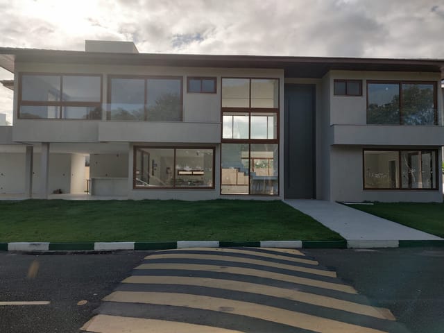 Foto do Casa - Casa à venda, Guarajuba, Camaçari, BA, próxima  ao comércio local com restaurantes, hotéis, bancos, supermercados, roteiros turísticos! | MB Marcia Buzzacchino Imobiliária