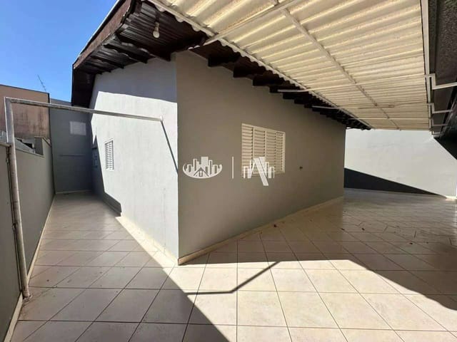 Casa com 300m² 3 quartos e 3 banheiros, à venda, no bairro Santa Mônica em Londrina