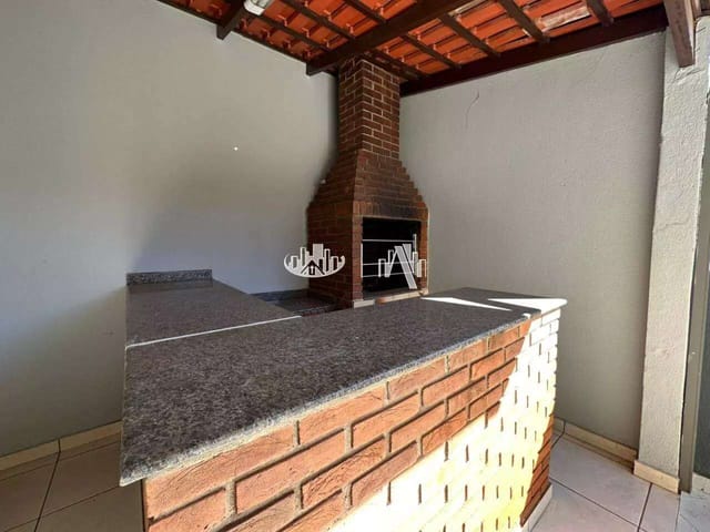 Casa com 300m² 3 quartos e 3 banheiros, à venda, no bairro Santa Mônica em Londrina
