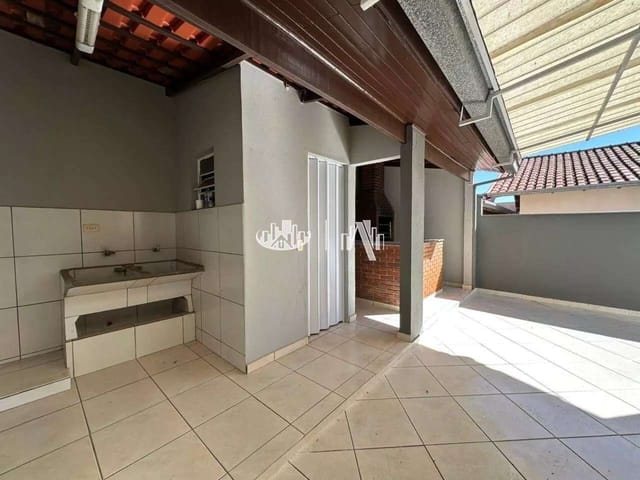 Casa com 300m² 3 quartos e 3 banheiros, à venda, no bairro Santa Mônica em Londrina