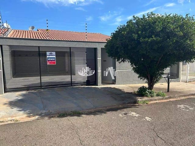 Casa com 300m² 3 quartos e 3 banheiros, à venda, no bairro Santa Mônica em Londrina