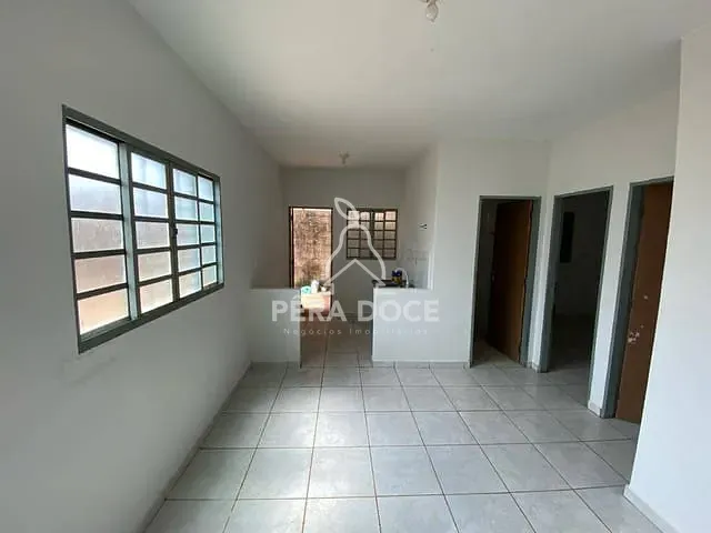 Casa 2 quartos e 1 banheiro, à venda, no bairro Jardim Itália em Uberaba