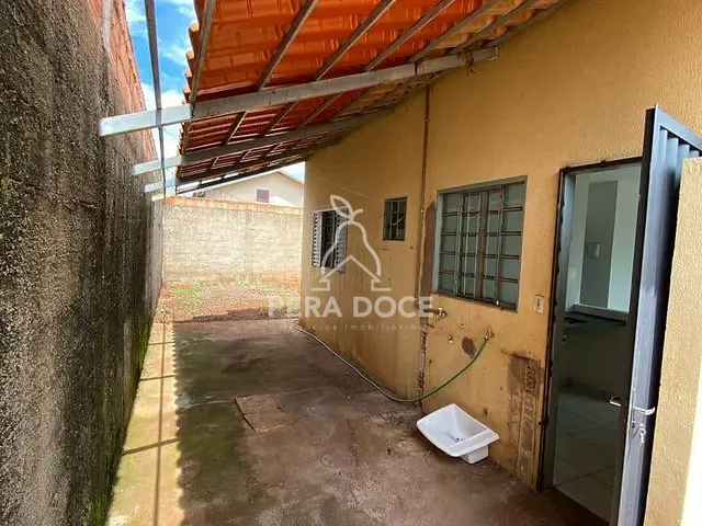 Casa 2 quartos e 1 banheiro, à venda, no bairro Jardim Itália em Uberaba