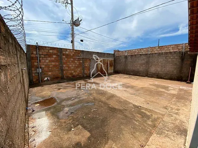 Casa 2 quartos e 1 banheiro, à venda, no bairro Jardim Itália em Uberaba