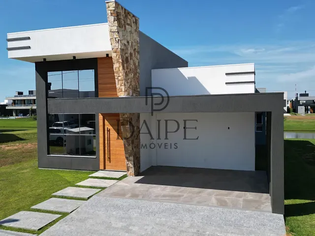 Casa com 300m² 3 quartos e 4 banheiros, à venda, no bairro Centro em Torres