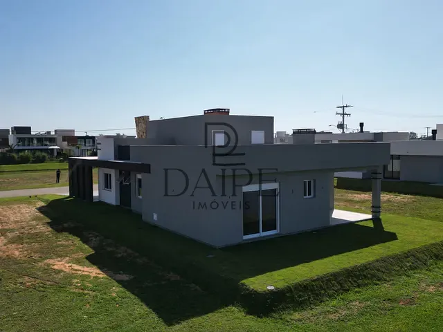 Casa com 300m² 3 quartos e 4 banheiros, à venda, no bairro Centro em Torres