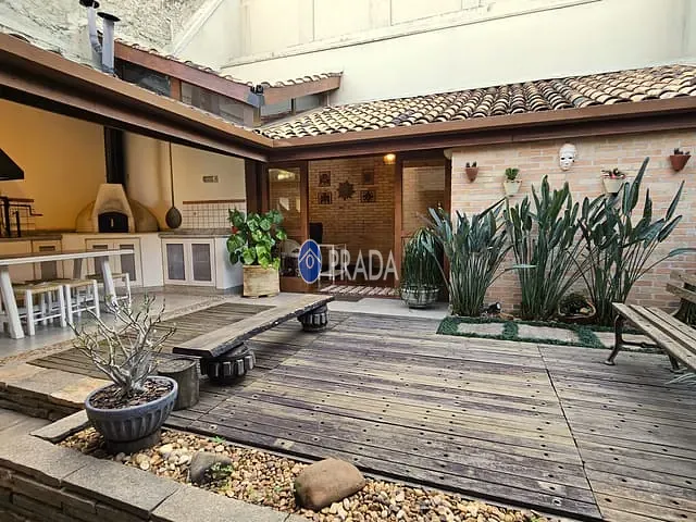 Casa com 300m² 3 quartos e 5 banheiros, à venda ou para alugar, no bairro Alto de Pinheiros em São Paulo