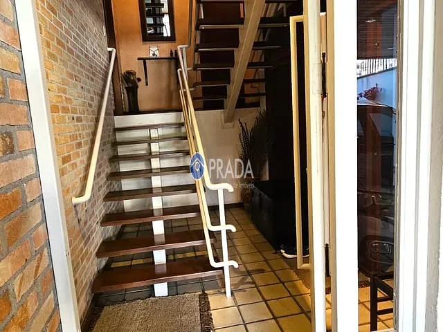 Casa com 300m² 3 quartos e 5 banheiros, à venda ou para alugar, no bairro Alto de Pinheiros em São Paulo
