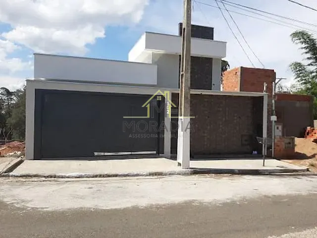Casa com 272m² 5 quartos e 2 banheiros, à venda, no bairro Jardim Ouro Verde III em Guaxupé