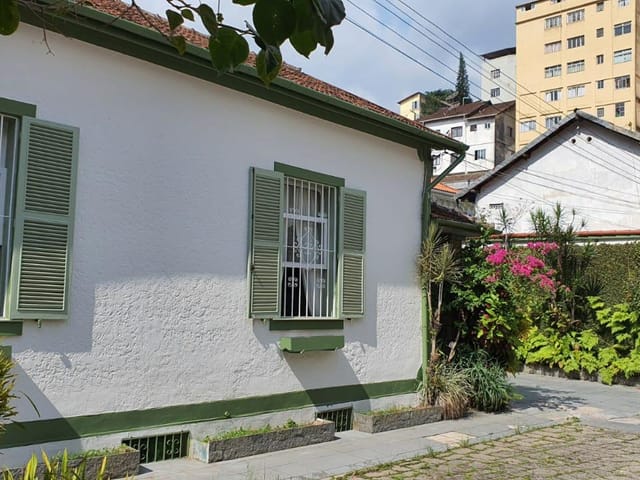 Casa 4 quartos e 2 banheiros, à venda, no bairro Centro em Petrópolis