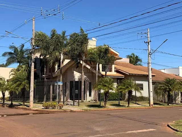 Casa 4 quartos e 2 banheiros, à venda, no bairro CENTRO em Chapadão do Sul