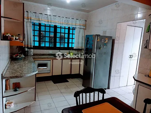 Casa com 550m² 4 quartos e 3 banheiros, à venda, no bairro Centro em Ribeirão Pires