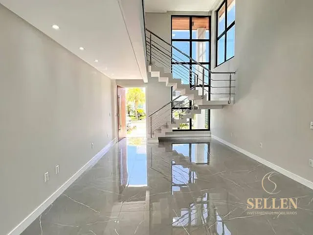 Casa 4 quartos e 4 banheiros, à venda, no bairro Santa Regina em Camboriú
