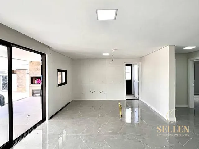 Casa 4 quartos e 4 banheiros, à venda, no bairro Santa Regina em Camboriú
