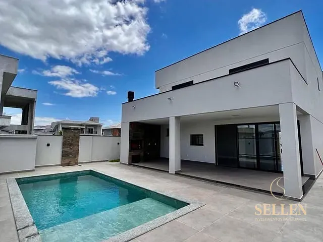 Casa 4 quartos e 4 banheiros, à venda, no bairro Santa Regina em Camboriú