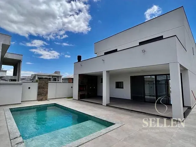 Casa 4 quartos e 4 banheiros, à venda, no bairro Santa Regina em Camboriú