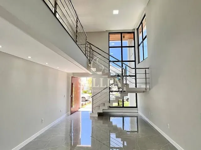 Casa 4 quartos e 4 banheiros, à venda, no bairro Santa Regina em Camboriú