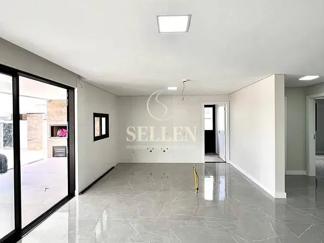 Casa 4 quartos e 4 banheiros, à venda, no bairro Santa Regina em Camboriú