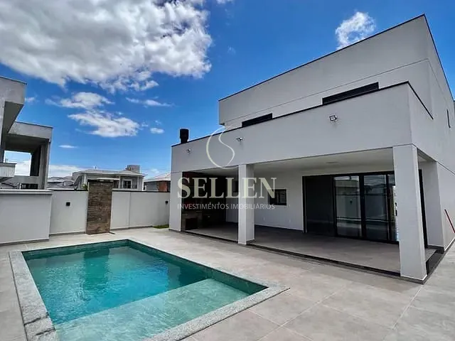 Casa 4 quartos e 4 banheiros, à venda, no bairro Santa Regina em Camboriú