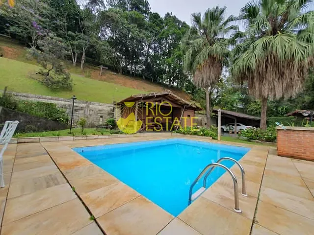Casa com 3000m² 3 quartos e 3 banheiros, à venda, no bairro Penedo em Itatiaia