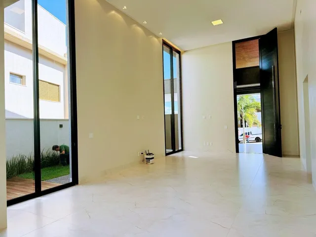 Casa 3 quartos e 4 banheiros, à venda, no bairro Residencial Goiânia Golfe Clube em Goiânia