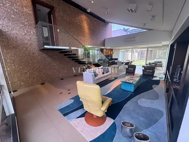 Casa com 708m² 5 quartos e 4 banheiros, à venda, no bairro Esperança em Londrina