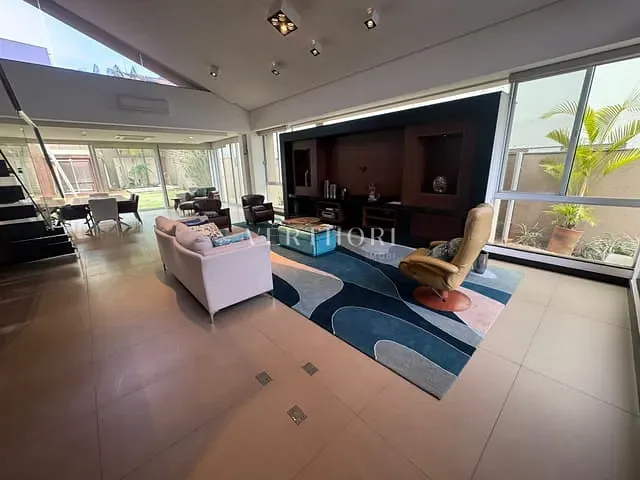 Casa com 708m² 5 quartos e 4 banheiros, à venda, no bairro Esperança em Londrina