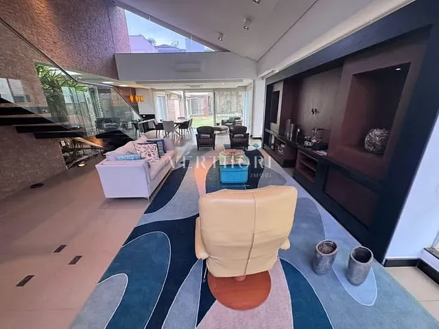 Casa com 708m² 5 quartos e 4 banheiros, à venda, no bairro Esperança em Londrina