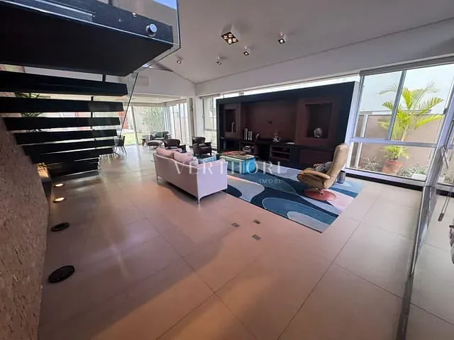 Casa com 708m² 5 quartos e 4 banheiros, à venda, no bairro Esperança em Londrina
