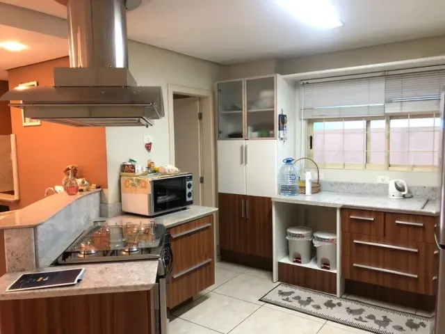 Casa com 408m² 5 quartos e 3 banheiros, à venda, no bairro Coqueiros em Florianópolis