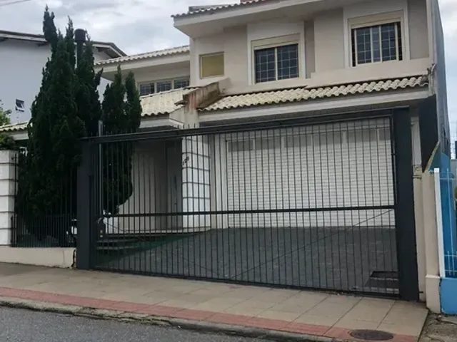 Casa com 408m² 5 quartos e 3 banheiros, à venda, no bairro Coqueiros em Florianópolis