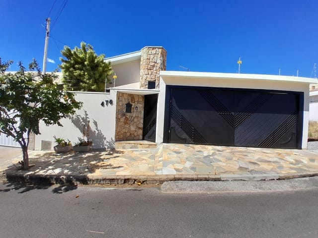 Casa com 300m² 3 quartos e 3 banheiros, à venda, no bairro Recanto do Bosque em São João da Boa Vista