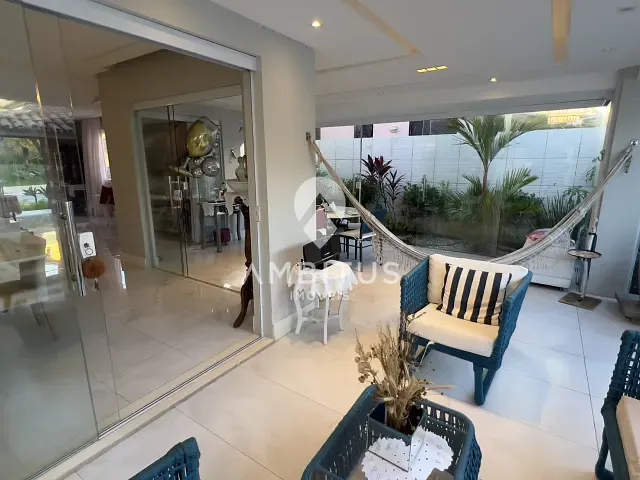 Casa com 305m² 4 quartos e 6 banheiros, à venda, no bairro Vilas do Atlântico em Lauro de Freitas