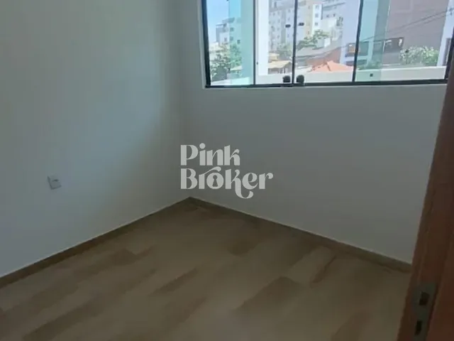 Casa 3 quartos e 3 banheiros, à venda, no bairro Cabral em Contagem