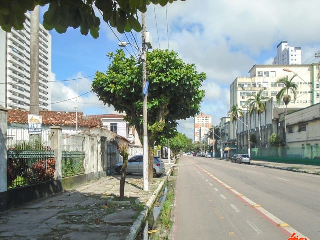 Casa 7 quartos e 4 banheiros, à venda, no bairro Marco em Belém