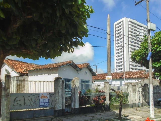 Casa 7 quartos e 4 banheiros, à venda, no bairro Marco em Belém