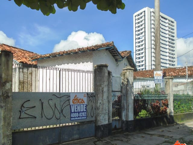 Casa 7 quartos e 4 banheiros, à venda, no bairro Marco em Belém