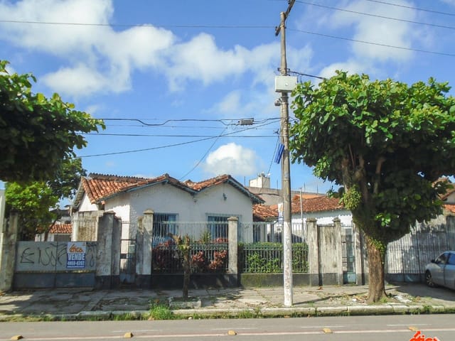Casa 7 quartos e 4 banheiros, à venda, no bairro Marco em Belém