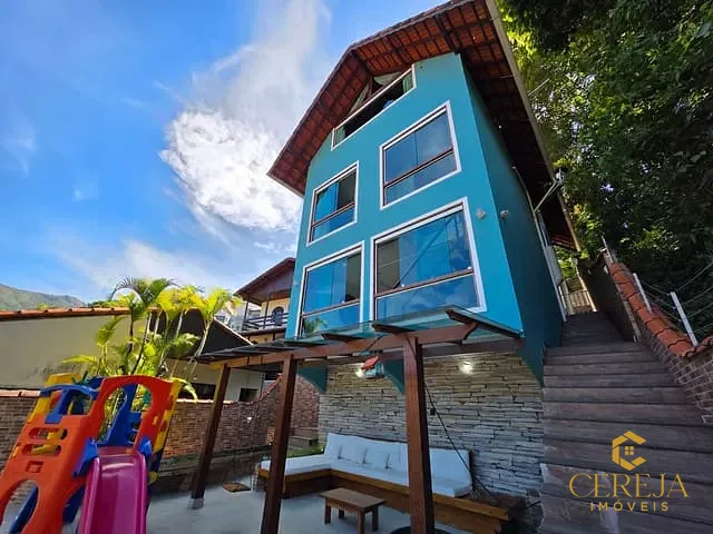 Casa com 440m² 3 quartos e 5 banheiros, à venda, no bairro Cônego em Nova Friburgo