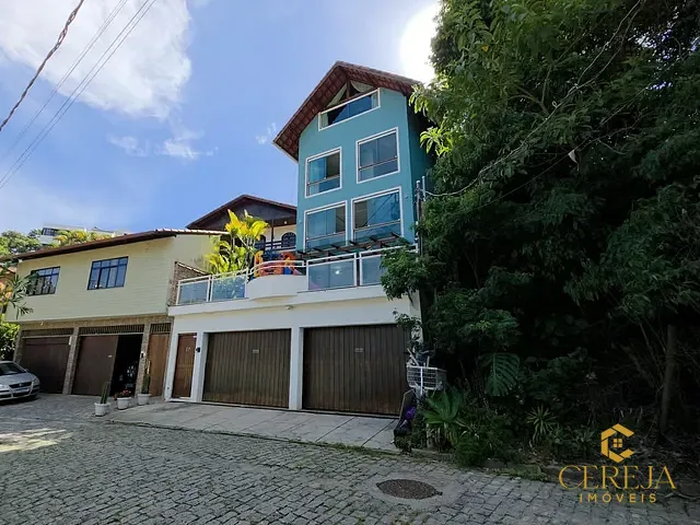 Casa com 440m² 3 quartos e 5 banheiros, à venda, no bairro Cônego em Nova Friburgo