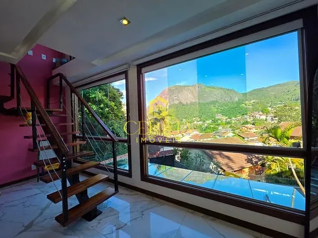 Casa com 440m² 3 quartos e 5 banheiros, à venda, no bairro Cônego em Nova Friburgo