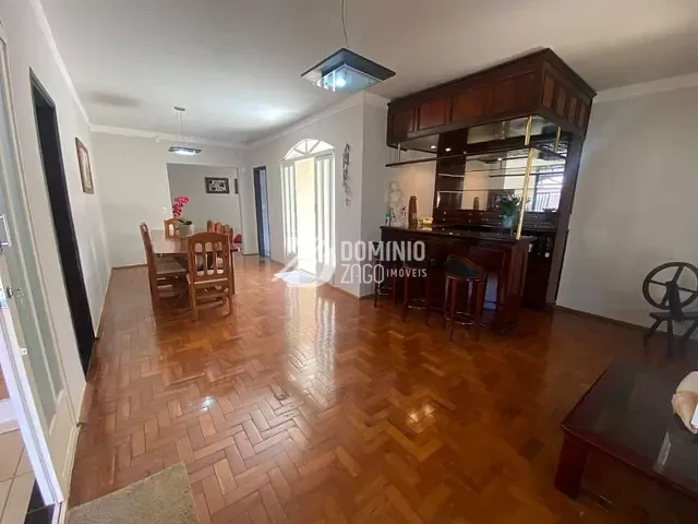 Casa com 420m² 3 quartos e 4 banheiros, à venda, no bairro Parque das Américas em Uberaba
