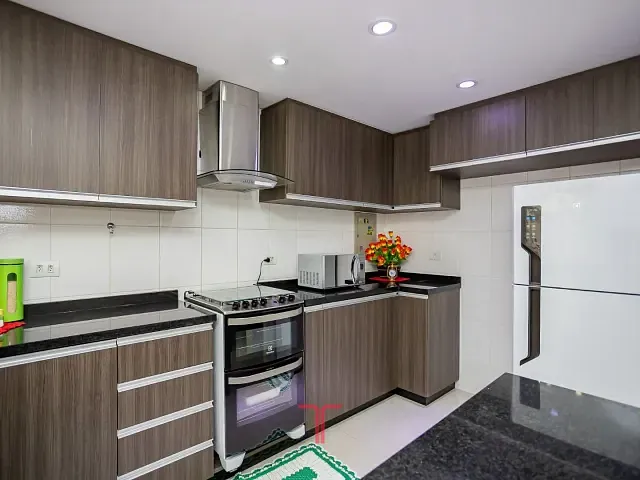 Sobrado com 134m² 3 quartos e 3 banheiros, à venda, no bairro Uberaba em Curitiba